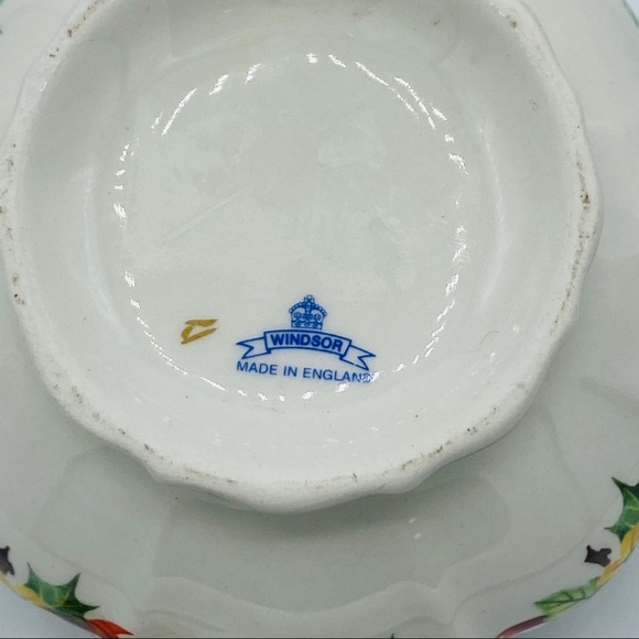 Windsor || "Mini" Teapot with Holiday Holly - Picture 9 of 11